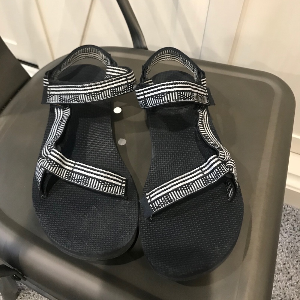 TEVAS!!! SIZE 8
